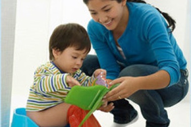 Mẹ Tây học cách mẹ Việt “xi” con?