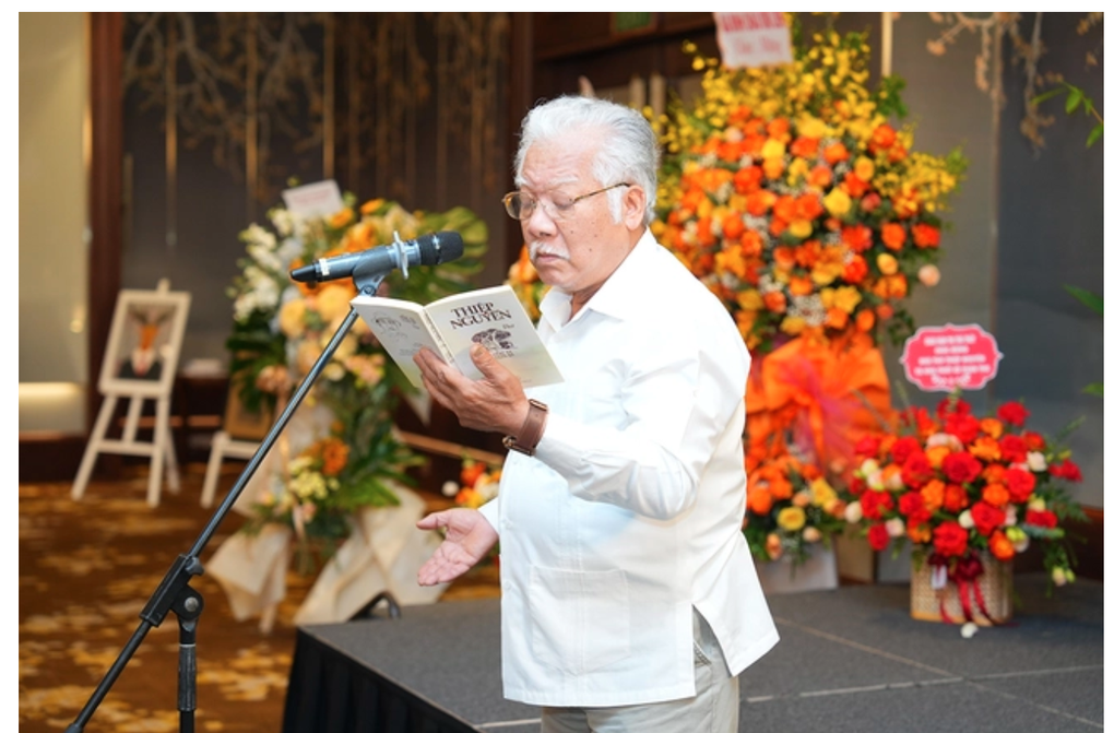 Nhà thơ Thiệp Nguyễn ra mắt tập Tiếng xa ở tuổi 85 - 2 Nhà thơ Thiệp Nguyễn ra mắt tập Tiếng xa ở tuổi 85 - 2