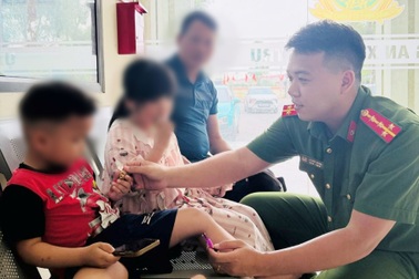 Ba mẹ con được tìm thấy an toàn sau tin đồn nhảy sông ở Hưng Yên