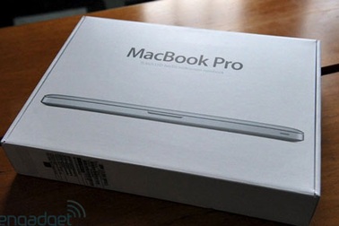 Đập hộp MacBook Pro dùng công nghệ Thunderbolt