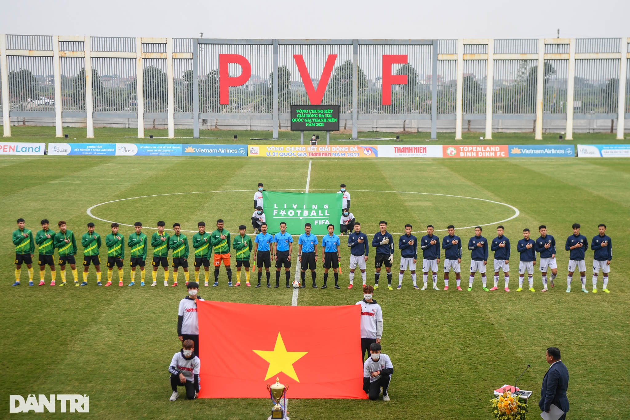 Cầu thủ U21 Hà Nội ngậm ngùi bật khóc sau trận thua chung kết U21 Quốc gia - 1 Cầu thủ U21 Hà Nội ngậm ngùi bật khóc sau trận thua chung kết U21 Quốc gia - 1