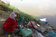 Đau xé lòng nhìn thi thể bé 3 tuổi trôi trên sông Sài Gòn