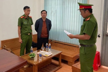 Bắt giám đốc văn phòng đăng ký đất đai bị cáo buộc nhận hối lộ