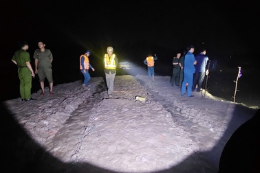 Tài xế xe múc nghi bị nước cuốn mất tích tại công trình ở Bình Dương