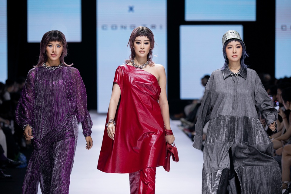 Tân hoa hậu Đỗ Thị Hà lần đầu xuất hiện trên sàn diễn thời trang - 5 Tân hoa hậu Đỗ Thị Hà lần đầu xuất hiện trên sàn diễn thời trang - 5