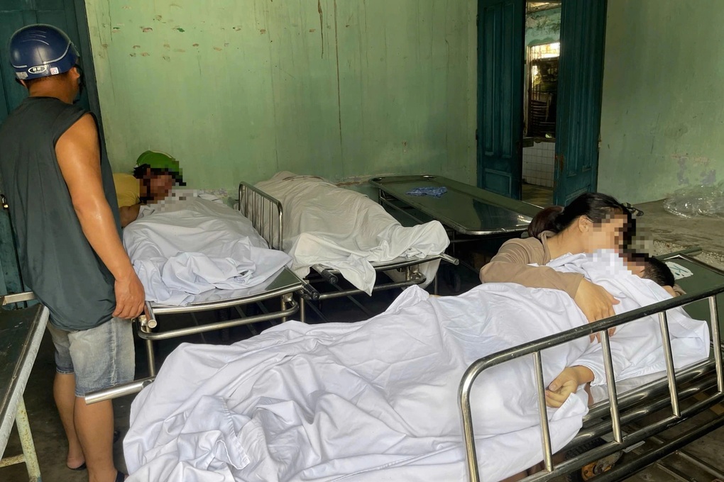 Khoảnh khắc xe tải chở dăm gỗ lật cướp 3 mạng người - 1 Khoảnh khắc xe tải chở dăm gỗ lật cướp 3 mạng người - 1