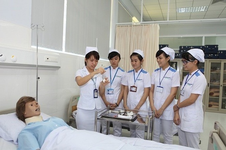 Tuyển 100 ứng viên sang Nhật làm điều dưỡng với mức lương 35 triệu/ tháng - 1 Tuyển 100 ứng viên sang Nhật làm điều dưỡng với mức lương 35 triệu/ tháng - 1