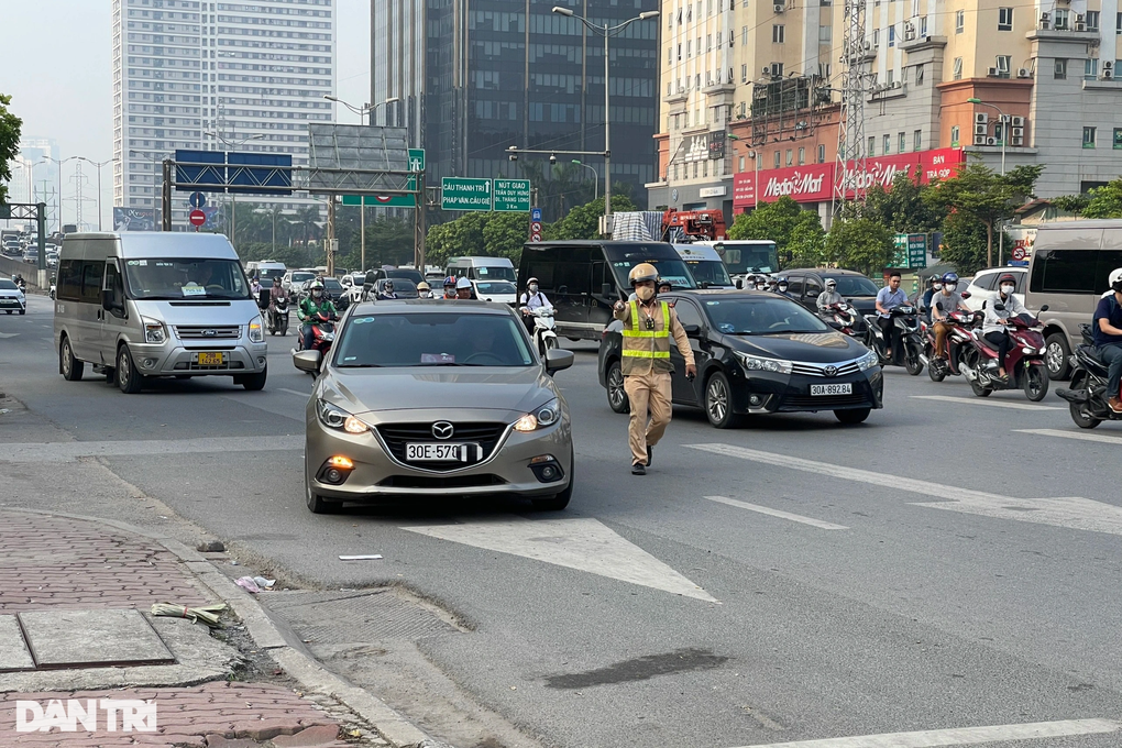CSGT Hà Nội đi mô tô đặc chủng tuần tra trên đường vành đai 3 - 5 CSGT Hà Nội đi mô tô đặc chủng tuần tra trên đường vành đai 3 - 5