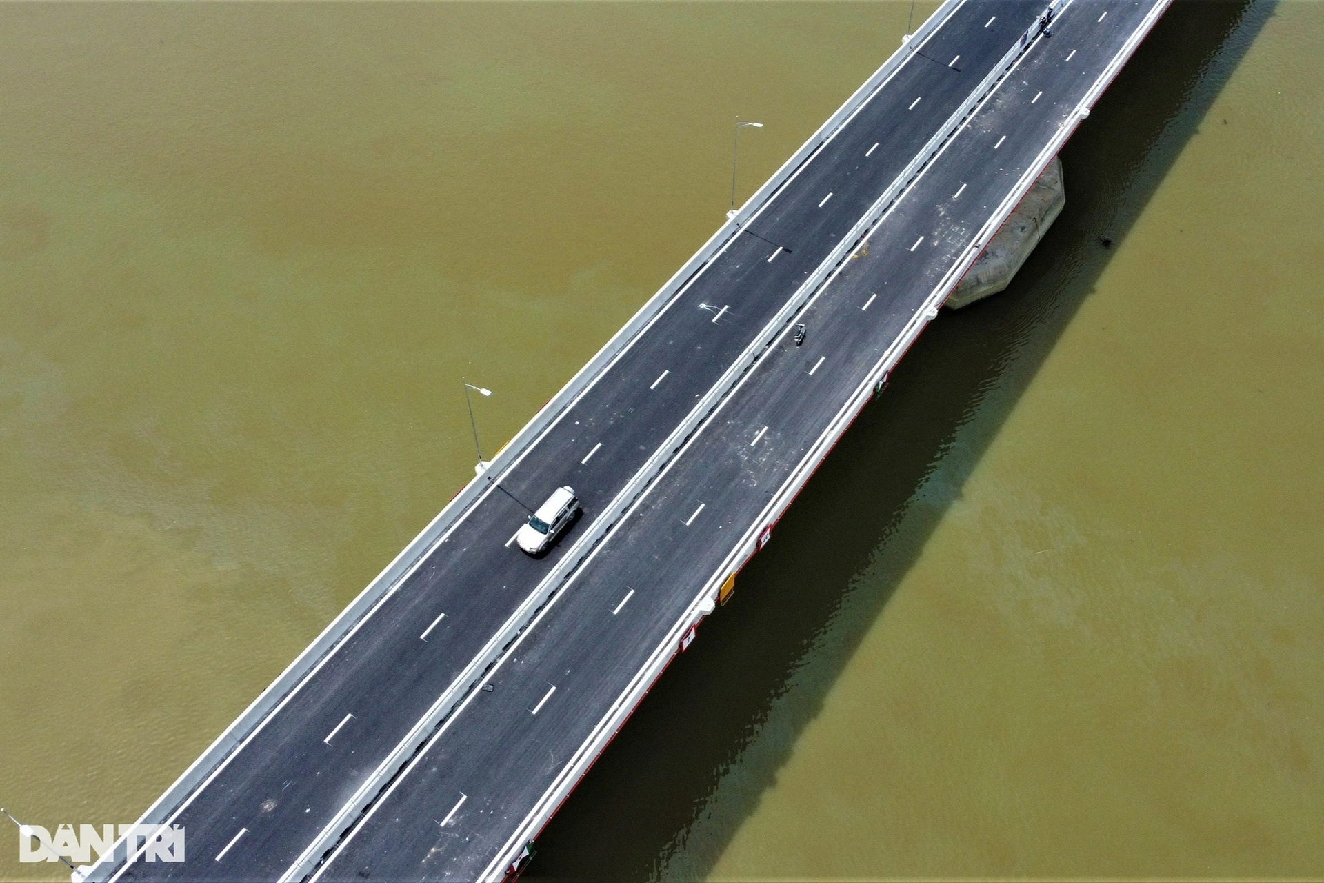 Cầu dài nhất tuyến cao tốc Bắc - Nam trước ngày thông xe - 10