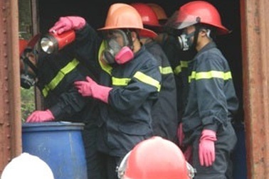 Tàu hỏa bốc mùi axit clohydric