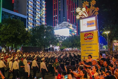 TPHCM rộn ràng không khí đại lễ