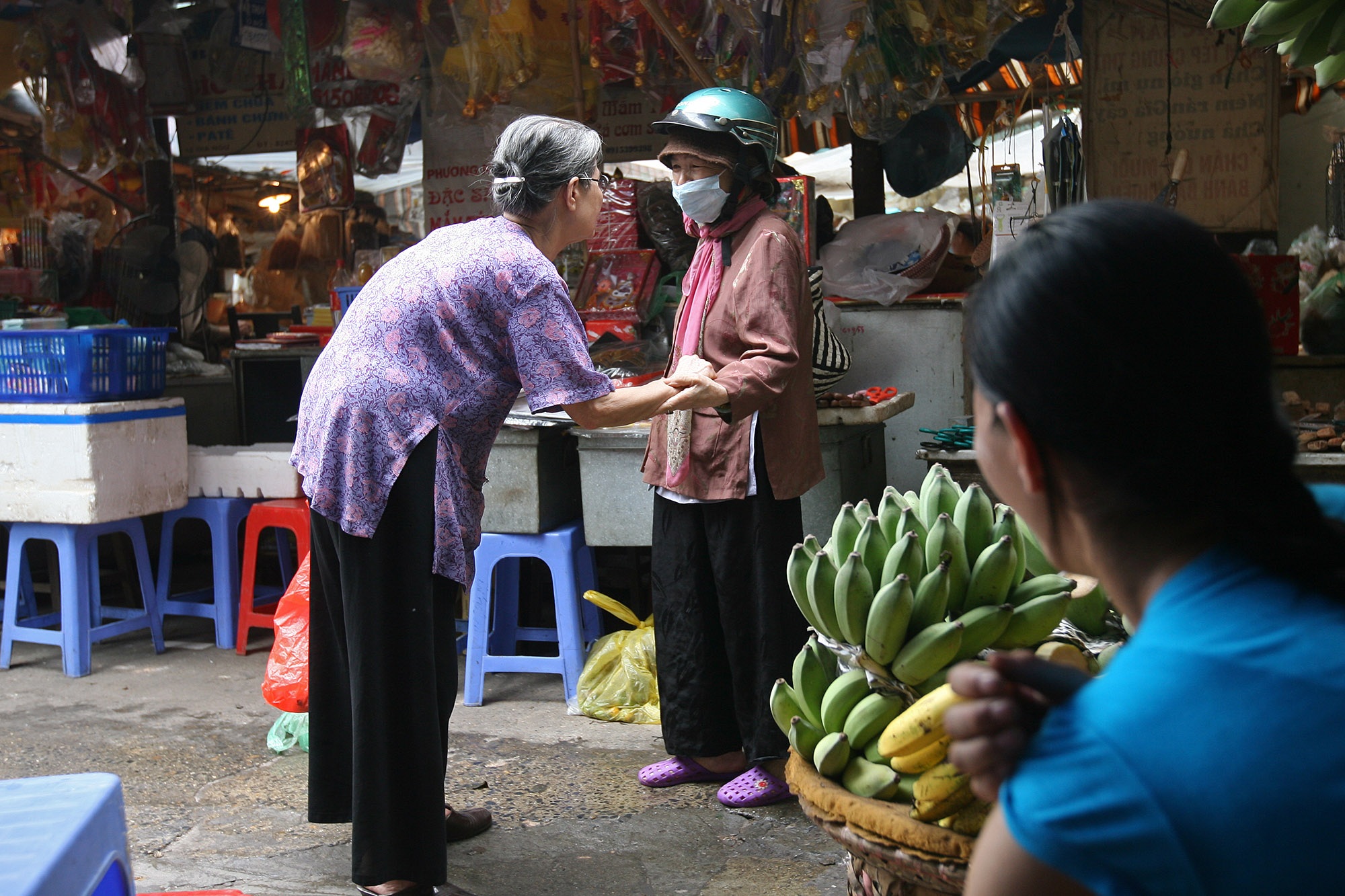 Chợ Hàng Bè xưa họp và bày bán giữa lòng đường phố cổ - 11 Chợ Hàng Bè xưa họp và bày bán giữa lòng đường phố cổ - 11