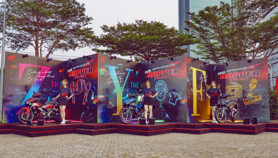 Tập kết ở SVĐ Phú Thọ, hàng trăm anh em Winner X di chuyển đến Winner X Rapper show - 4 Tập kết ở SVĐ Phú Thọ, hàng trăm anh em Winner X di chuyển đến Winner X Rapper show - 4