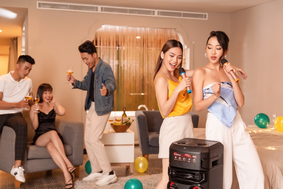 Gắn kết các thành viên trong gia đình khi ở nhà cùng loa XBoom - 2 Gắn kết các thành viên trong gia đình khi ở nhà cùng loa XBoom - 2