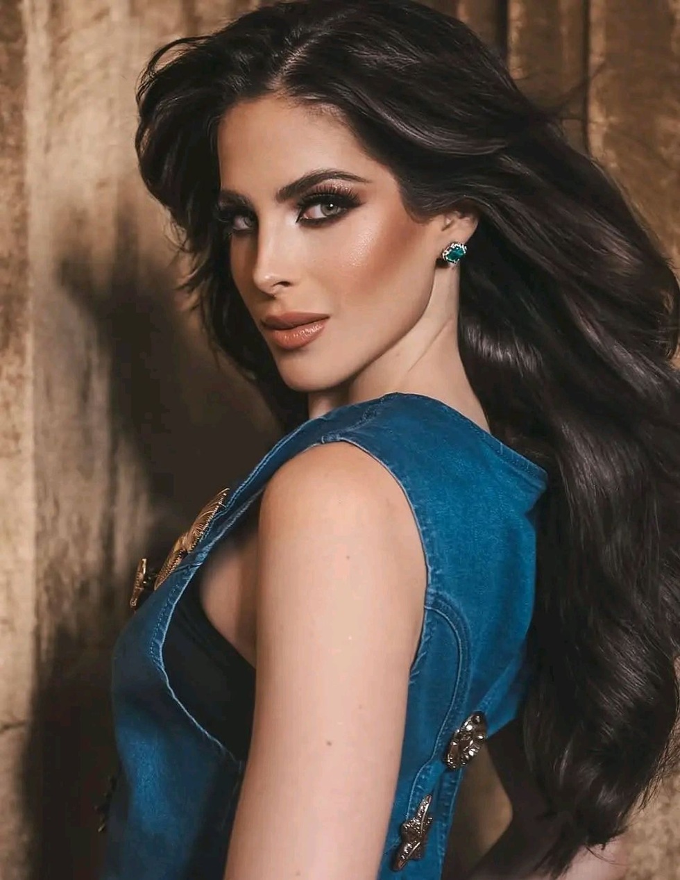 Tân Hoa hậu Hoàn vũ: Từ trẻ khó đọc đến mỹ nhân đẹp nhất hành tinh - 6