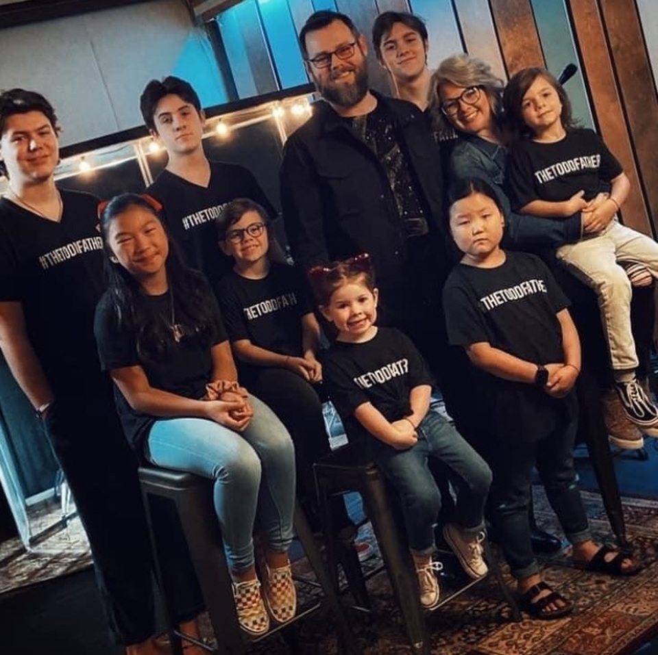Quán quân “The Voice” (Mỹ) năm 2020: Một mục sư có 8 người con - 2 Quán quân “The Voice” (Mỹ) năm 2020: Một mục sư có 8 người con - 2