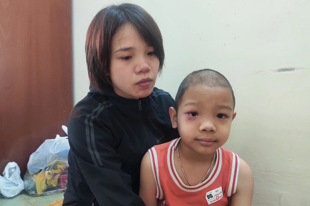 Cậu bé 7 tuổi tái ung thư: Mẹ vào thuốc... con mới sống được - 2 Cậu bé 7 tuổi tái ung thư: Mẹ vào thuốc... con mới sống được - 2