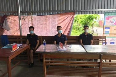 3 thanh niên lăng mạ lượng chức năng khi được yêu cầu khai báo y tế