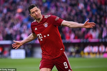 Từ chối Paris Saint Germain, Lewandowski gia nhập Barcelona