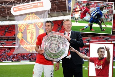 Những khoảnh khắc Van Persie “tặng” cúp đầu tay cho David Moyes