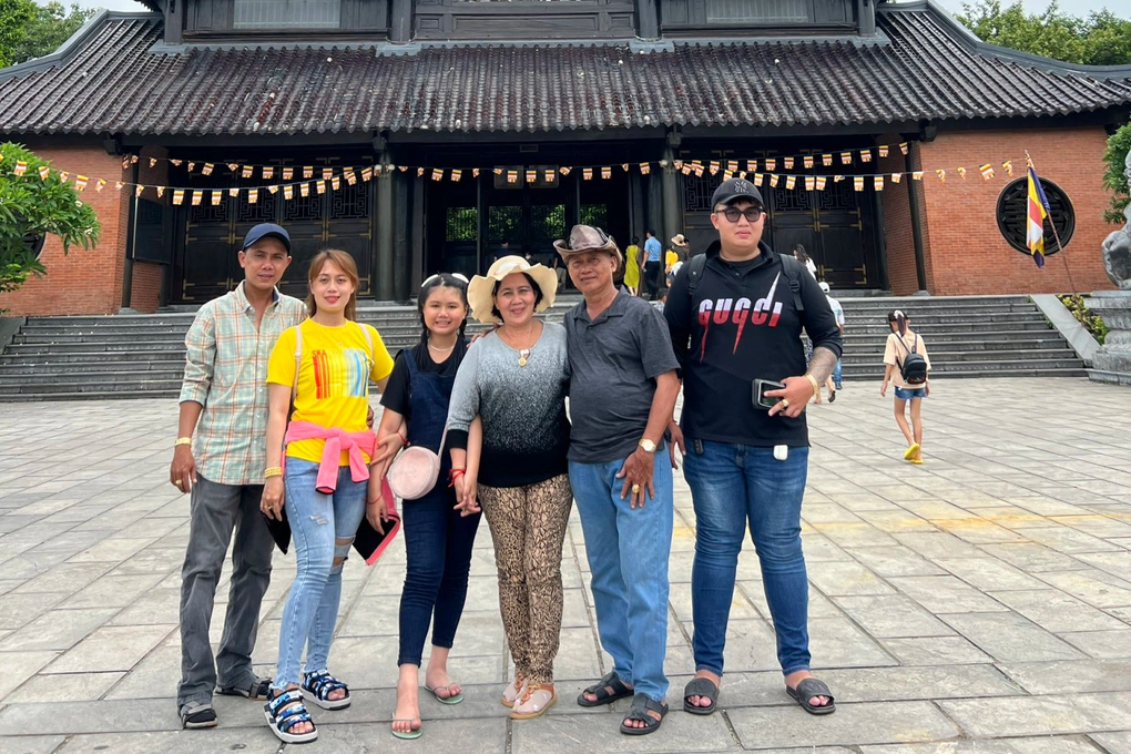 Vợ chồng bán cơm tấm Sài Gòn chi 100 triệu đồng xuyên Việt cùng con cháu - 2 Vợ chồng bán cơm tấm Sài Gòn chi 100 triệu đồng xuyên Việt cùng con cháu - 2
