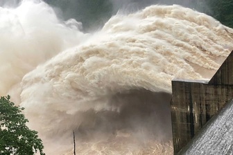 Hồ thủy điện xả nước đón mưa mới, lũ trên các sông Đà Nẵng lại lên