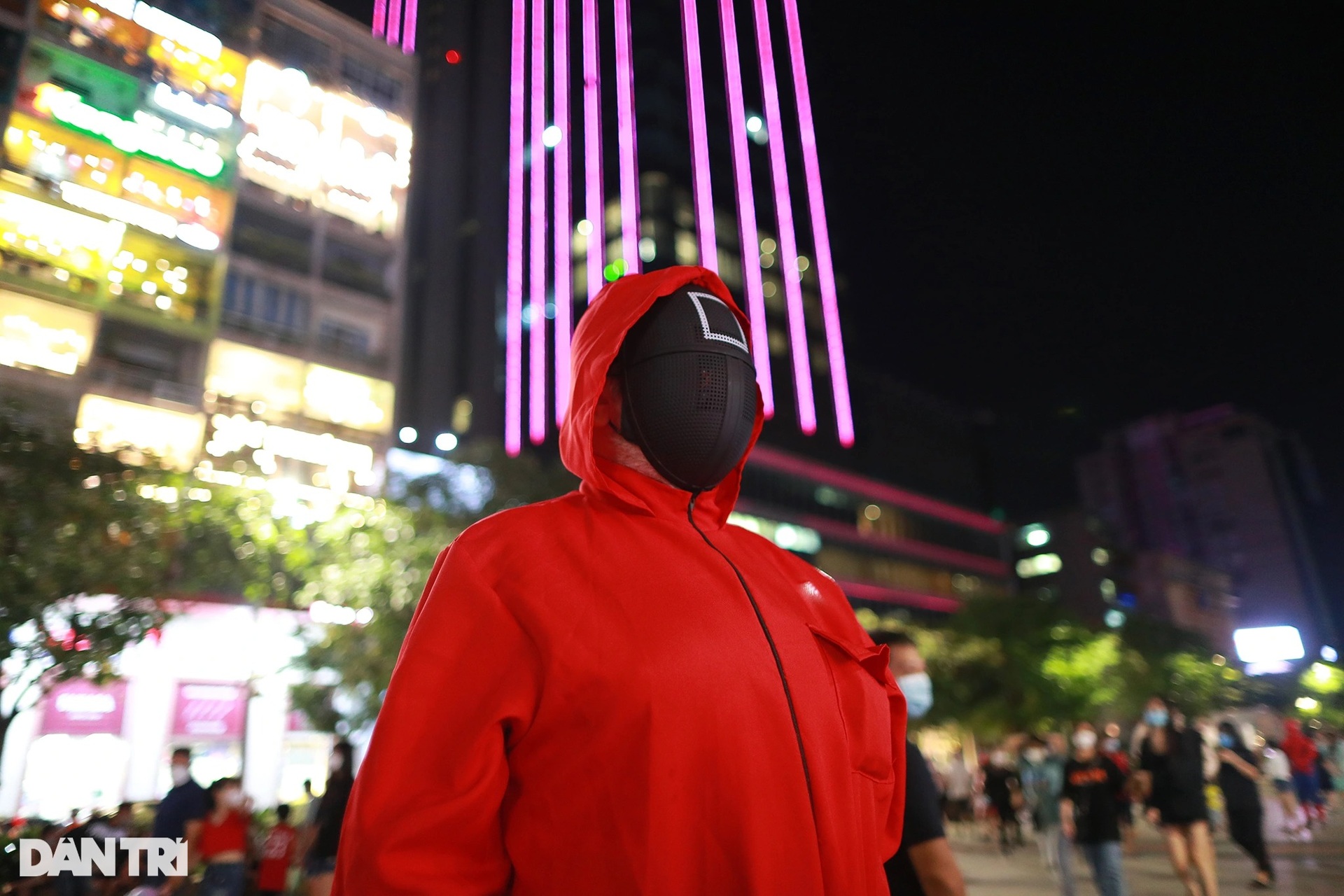 Giới trẻ diện cổ phục triều Nguyễn giữa đêm hóa trang ma quái ở TPHCM - 6 Giới trẻ diện cổ phục triều Nguyễn giữa đêm hóa trang ma quái ở TPHCM - 6