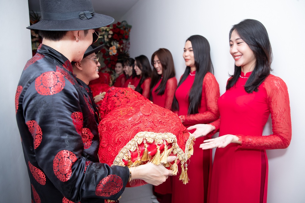 Lễ cưới diễn viên Karen Nguyễn: Chú rể gốc Hoa và dàn bê tráp chất lừ - 8 Lễ cưới diễn viên Karen Nguyễn: Chú rể gốc Hoa và dàn bê tráp chất lừ - 8
