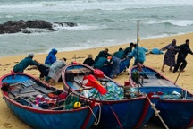 Tạm dừng vận chuyển du khách trên biển trước bão Fengshen