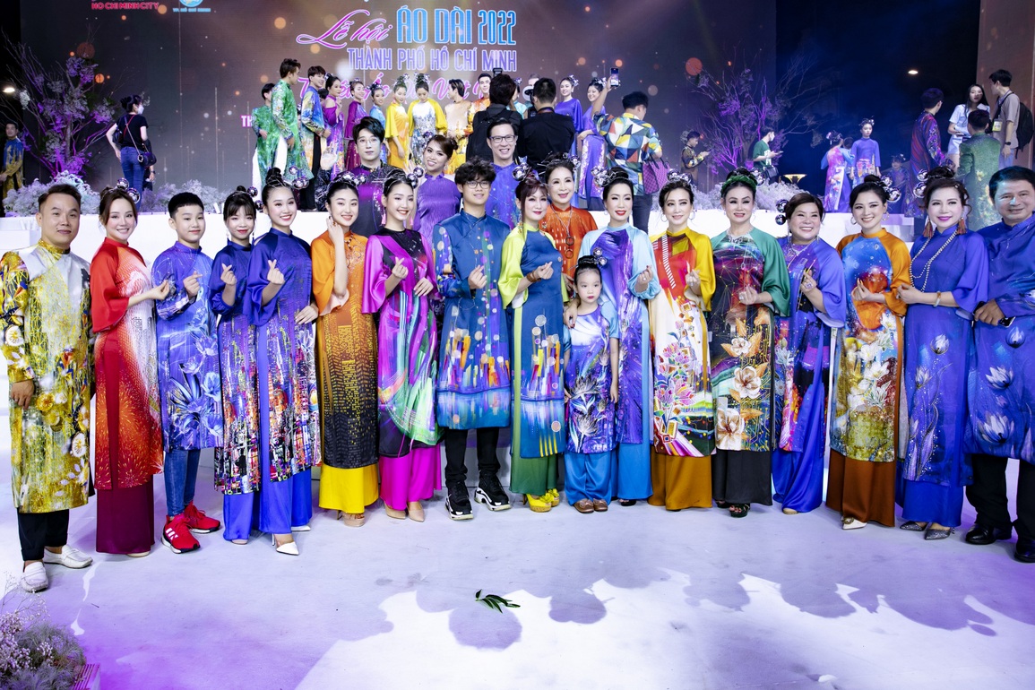 Hoa hậu Hà Kiều Anh, Vy Oanh làm người mẫu áo dài - 4