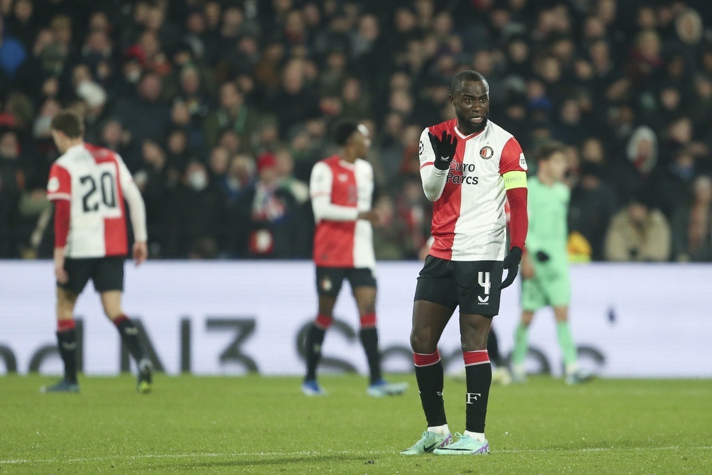 ডিফেন্ডার দুটি আত্মঘাতী গোল করলেও, ফেয়েনুর্ড অ্যাটলেটিকো মাদ্রিদের কাছে শোচনীয়ভাবে হেরে যায় - ২ Hậu vệ lập cú đúp phản lưới nhà, Feyenoord thua cay đắng Atletico Madrid - 2