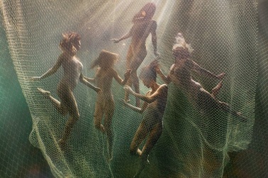 Vẻ đẹp của những bức ảnh đưa người xem bước vào “thế giới khác”