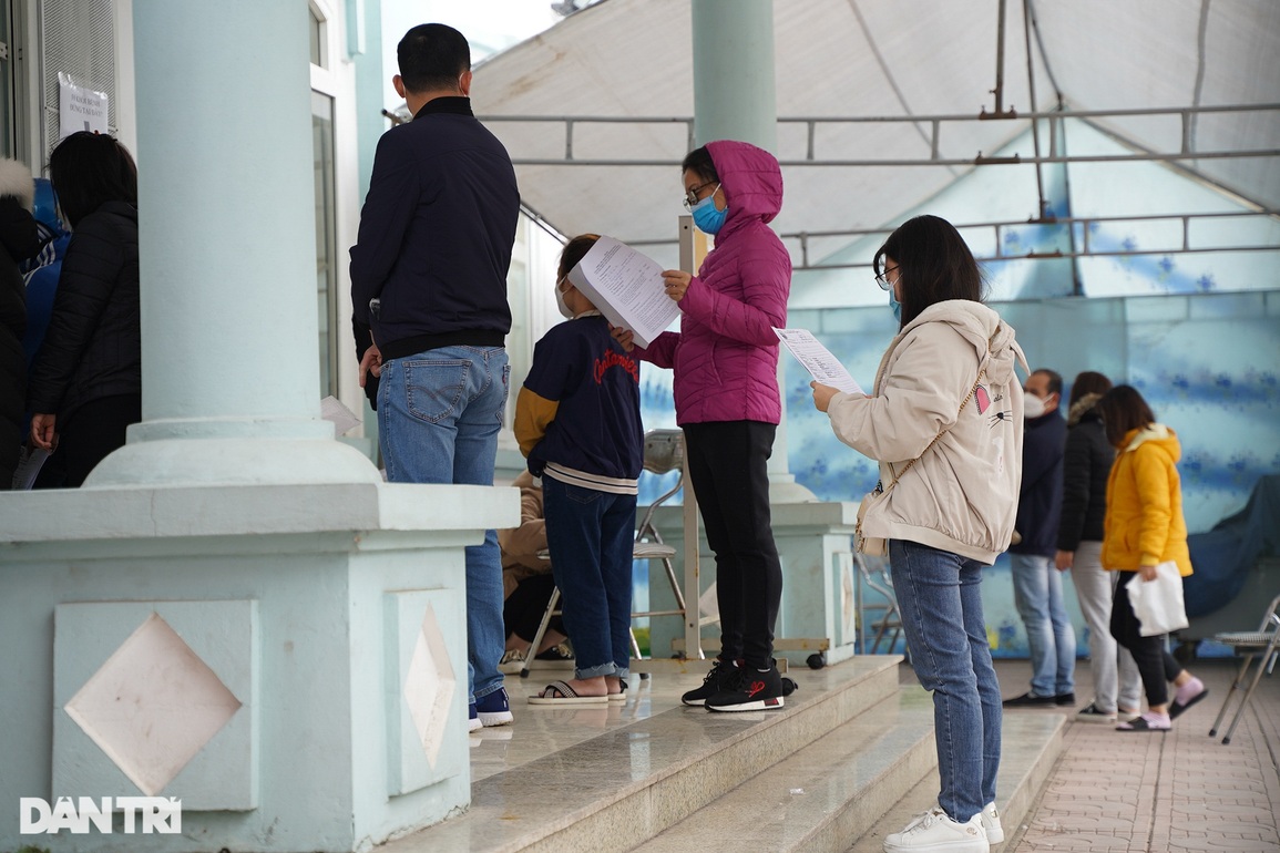 Người Hà Nội dài cổ để được công nhận là... F0 xịn - 1 Người Hà Nội dài cổ để được công nhận là... F0 xịn - 1
