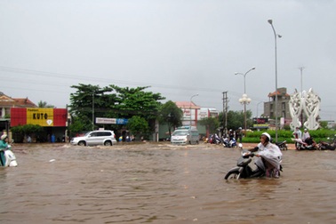 Mưa liên tục 3 ngày đêm, 400 ngôi nhà ngập sâu