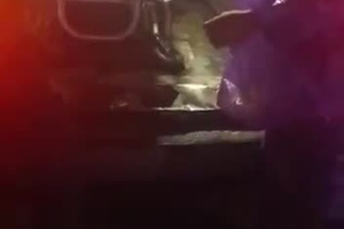 Chính quyền xã Chí Cà hỗ trợ bệnh nhi về nhà