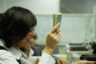 Tỷ giá VND/USD: Ngân hàng “đứng yên”, tự do dao động nhẹ