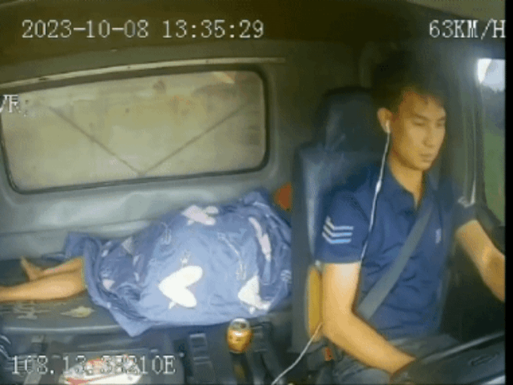 Khởi tố tài xế xe tải ngủ gật gây tai nạn chết người ở Đắk Lắk - 2 Khởi tố tài xế xe tải ngủ gật gây tai nạn chết người ở Đắk Lắk - 2