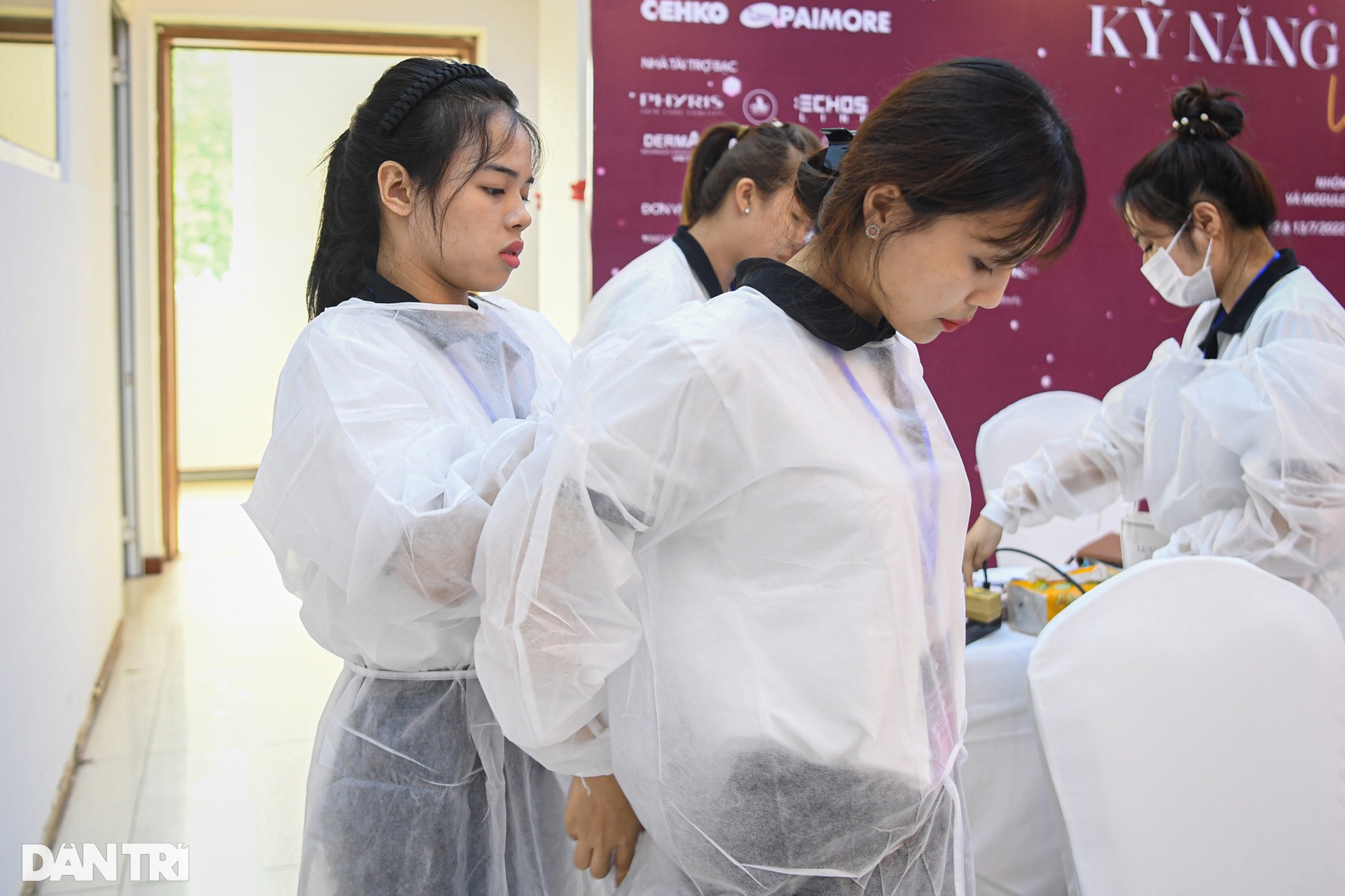 Sôi nổi kỳ thi nghề thời thượng làm đẹp cho các chị em phụ nữ - 3 Sôi nổi kỳ thi nghề thời thượng làm đẹp cho các chị em phụ nữ - 3