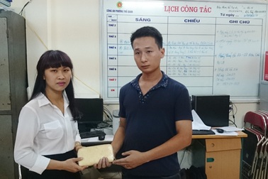Hà Nội: Thiếu úy CSGT trả lại 50 triệu đồng cho người đánh rơi