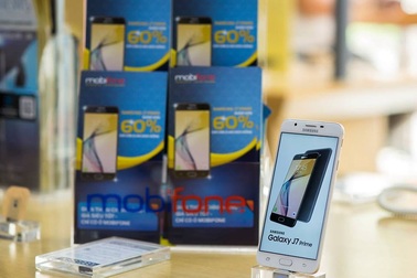 Vì sao Samsung J7 chỉ còn 2.140.000 đồng tại cửa hàng MobiFone?