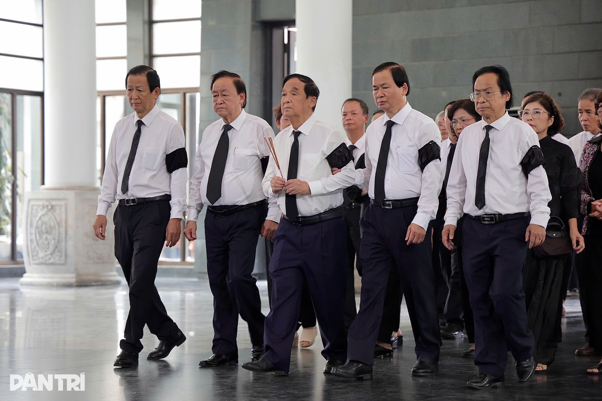 Gia đình, đồng nghiệp tiễn đưa PGS.TS, nhạc sĩ Nguyễn Lân Cường - 2 Gia đình, đồng nghiệp tiễn đưa PGS.TS, nhạc sĩ Nguyễn Lân Cường - 2