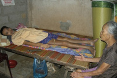 Nỗi đau tột cùng của người đàn ông nằm liệt giường