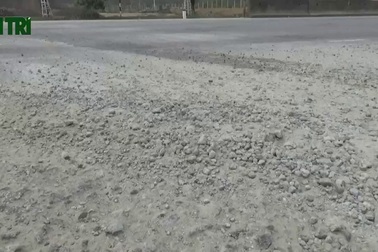 Hà Tĩnh: Tính mạng người dân bị đe dọa vì xe chở vật liệu xây dựng “tuôn mưa đá” trên quốc lộ