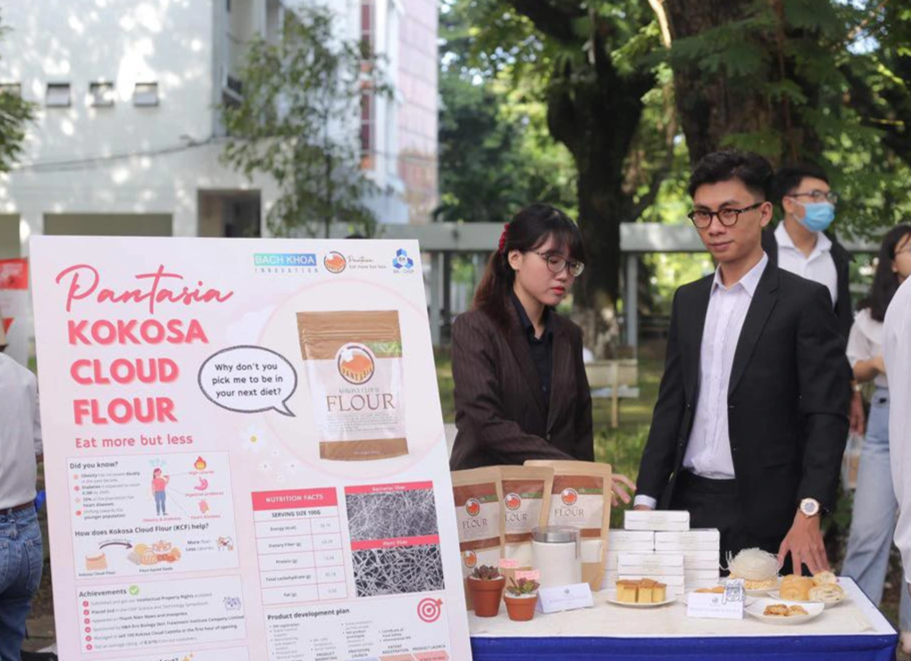 Sinh viên táo bạo chữa bánh truyền thống bằng... thạch dừa - 1 Sinh viên táo bạo chữa bánh truyền thống bằng... thạch dừa - 1