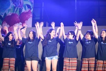 Học sinh chuyên Ams khoe “màu cờ sắc áo” trong lễ tri ân và trưởng thành