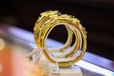 Giá vàng tăng sát đỉnh, quỹ lớn mua trở lại