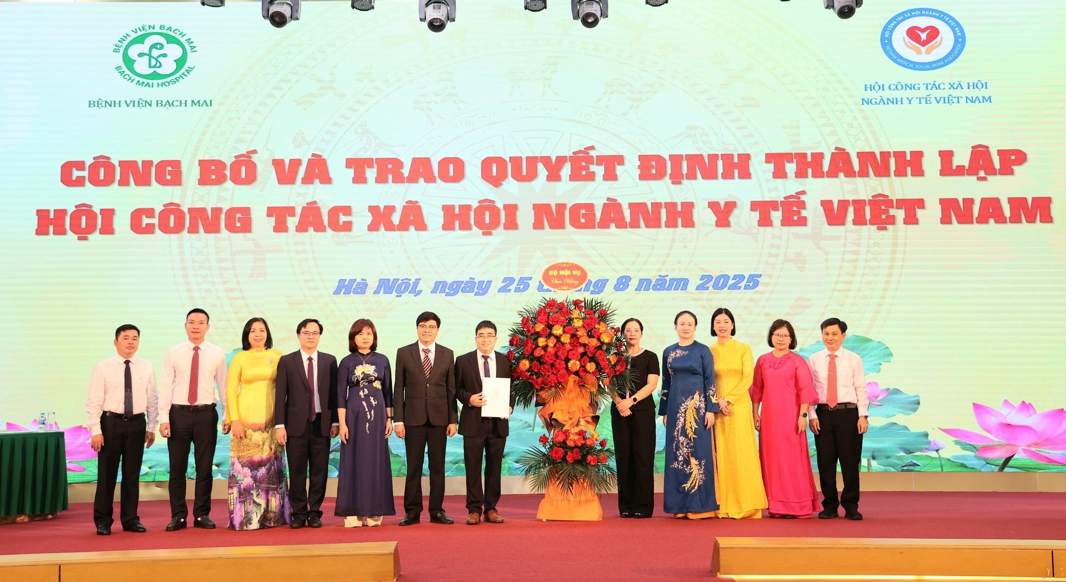 Thứ trưởng Bộ Y tế: Cán bộ Công tác xã hội là thầy thuốc của tâm hồn - 1