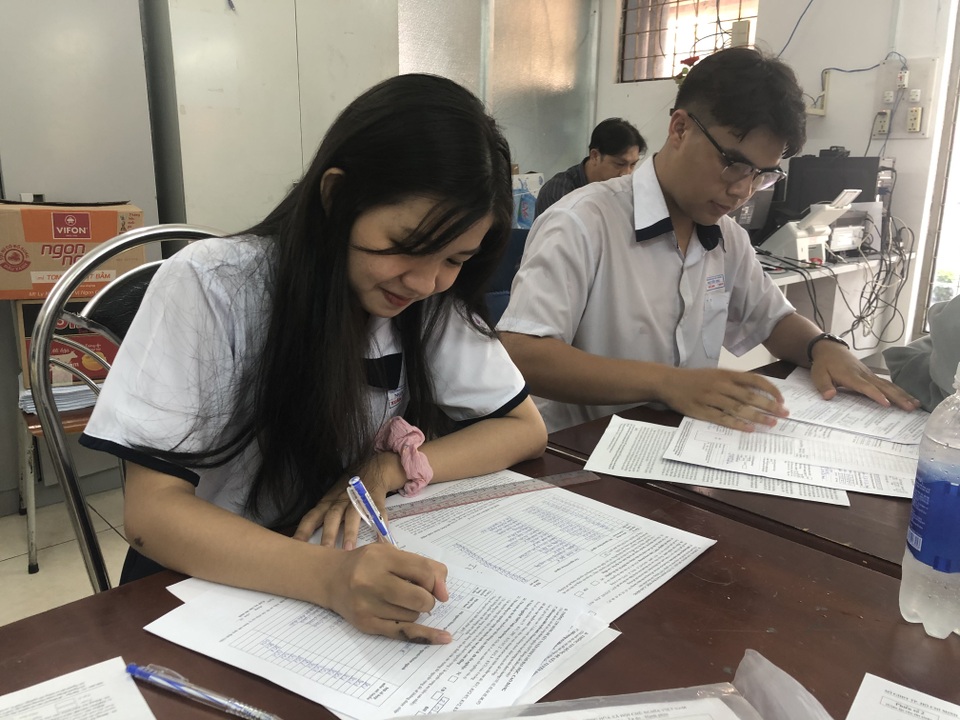 TPHCM: Không ít thí sinh đăng ký 19-20 nguyện vọng xét tuyển Đại học - 2 TPHCM: Không ít thí sinh đăng ký 19-20 nguyện vọng xét tuyển Đại học - 2
