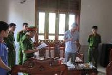 Bắt cán bộ huyện về tội “lừa đảo chiếm đoạt tài sản”