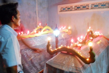 Nước mắt nào gột được nỗi đau